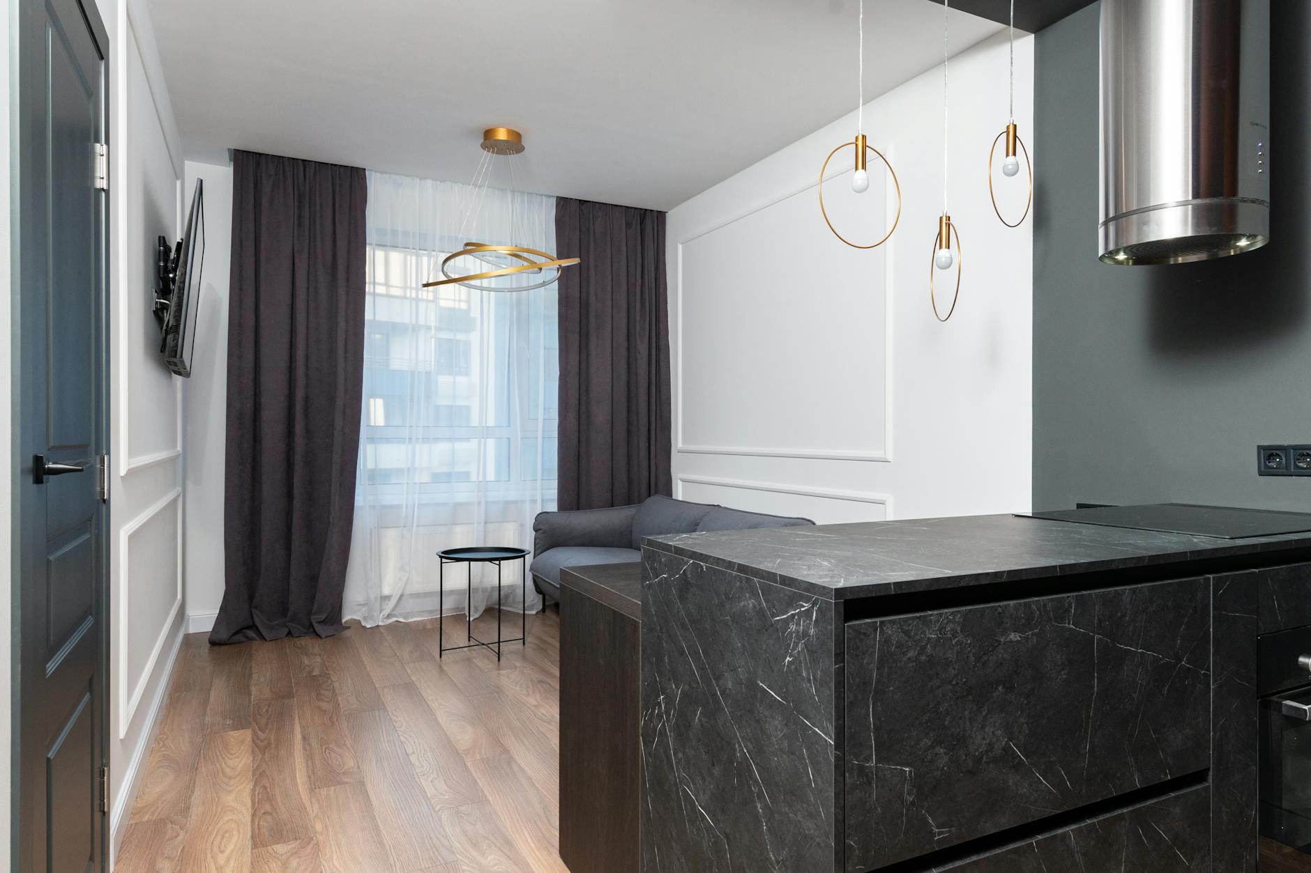 Nowoczesny apartament na wynajem z minimalistycznymi meblami