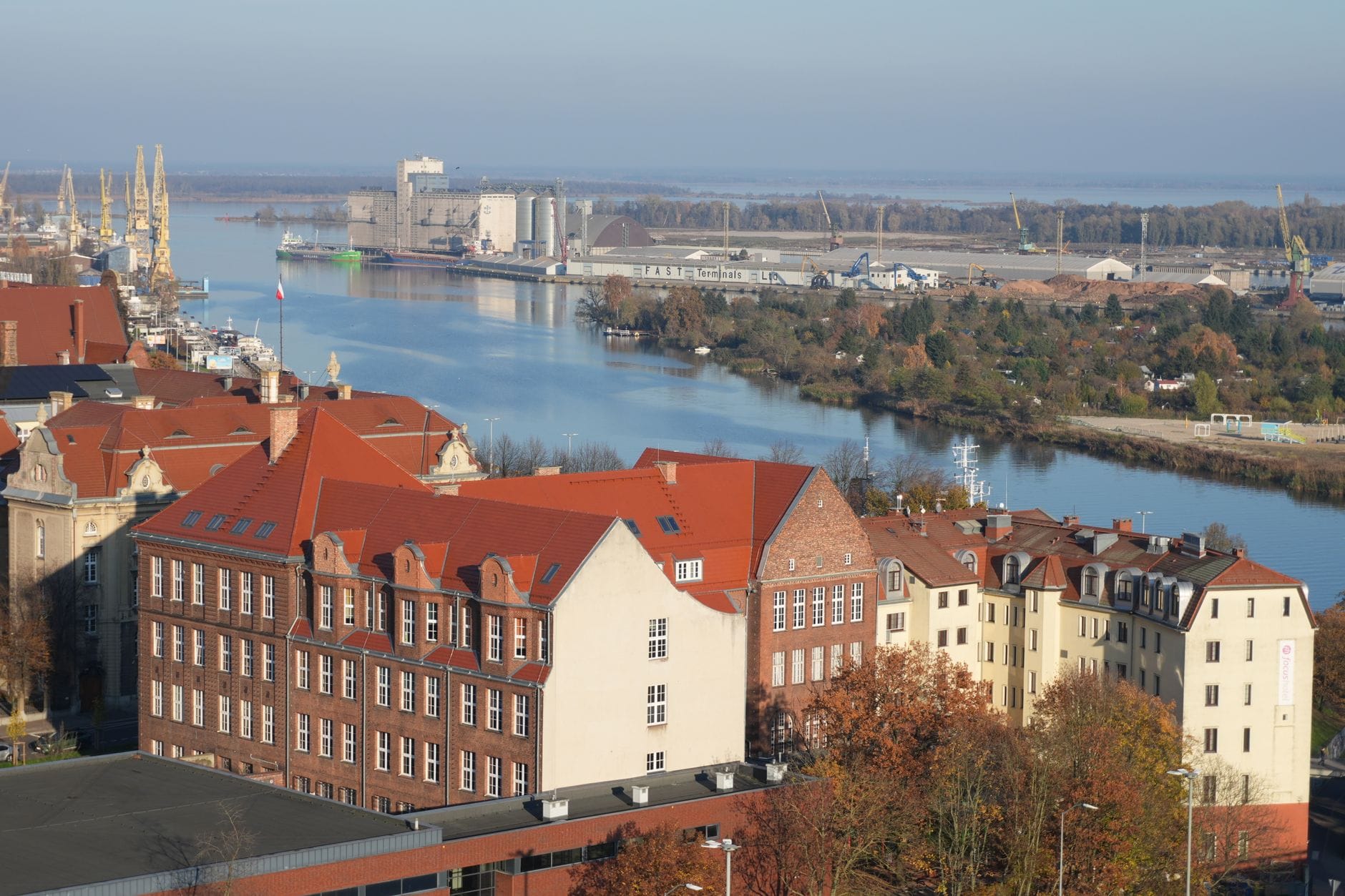 Szczecin na weekend: jak wybrać apartament na krótki pobyt